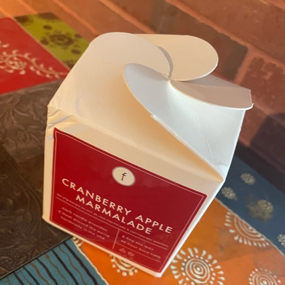 Brand New Feya Christmas Holiday Scented Candle Cranberry Apple Marmalade NWT - Picture 2 of 12
